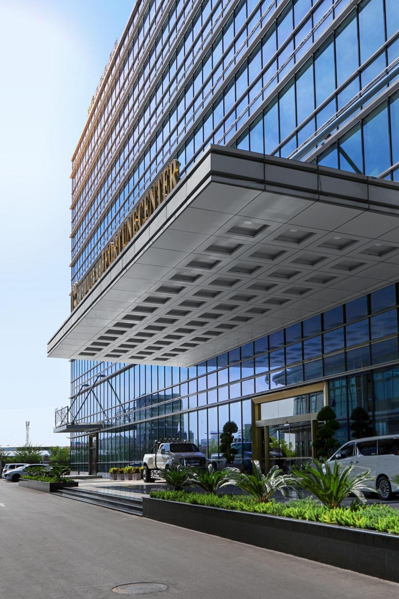 Vm Hotel Phnom-Penh Buitenkant foto